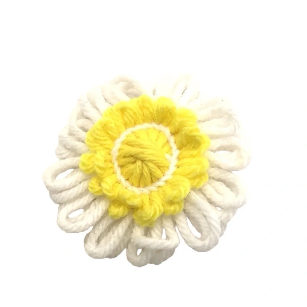 Vintage Handmade 70’s Crocheted Flower Daisy Pin